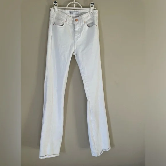 Zara Women's Straight Leg flared bell bottom White Jeans NWOT size 2 - Picture 2 of 6
